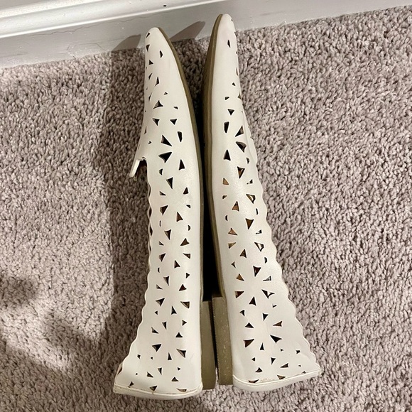 UNIONBAY Women's Ballet Winner Scalloped Flats- White, Size 9.5, Summer/Spring - Picture 6 of 8